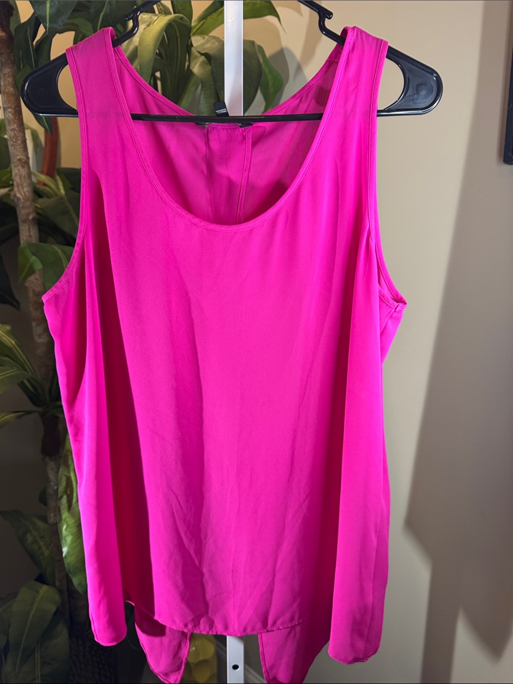 Express Fuchsia Sleeveless Scoop Neck 100% polyester with V slit on back size L